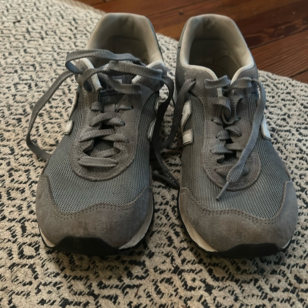 Men’s size 9 New Balance Gray Sneakers
